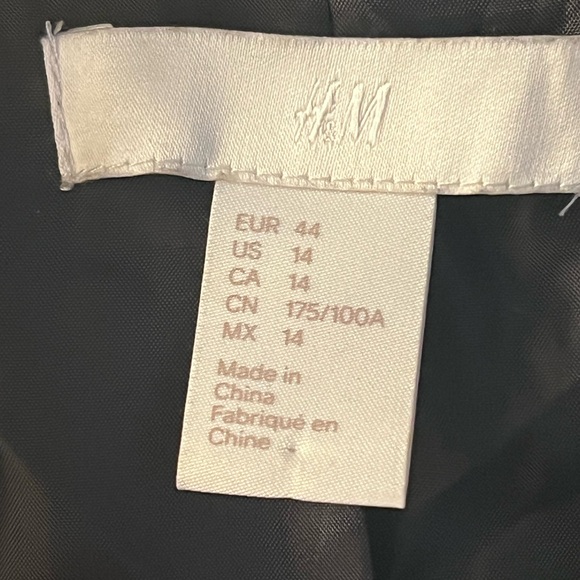 H&M black winter jacket - Picture 2 of 4